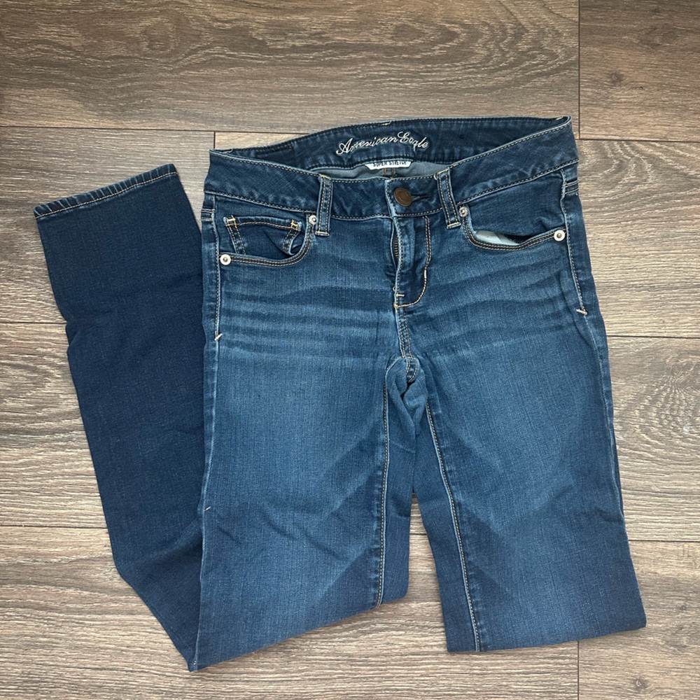 AEO Super Stretch Skinny size 4 Med Wash